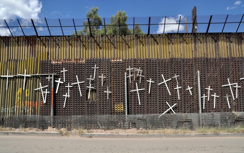 wall-of-crosses-at-us-mexico-border-in-nogales