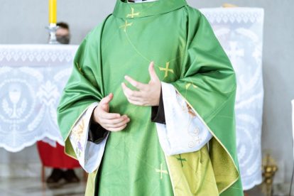 priest-in-green-ordinary-time-vestments