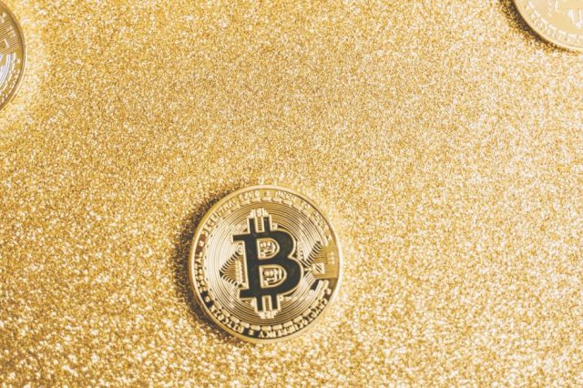 gold-image-of-bitcoin-logos