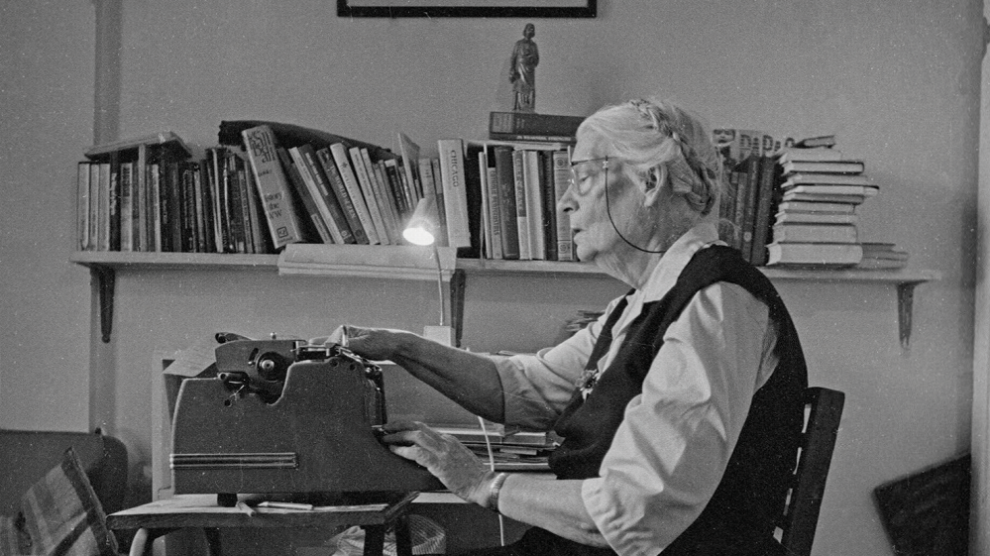 dorothy-day-sitting-at-typewriter