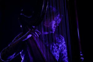 mary-lattimore-performs-with-harp