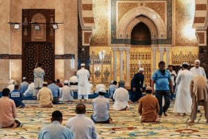 muslims-praying-in-mosque