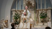 priest-celebrates-traditional-latin-mass