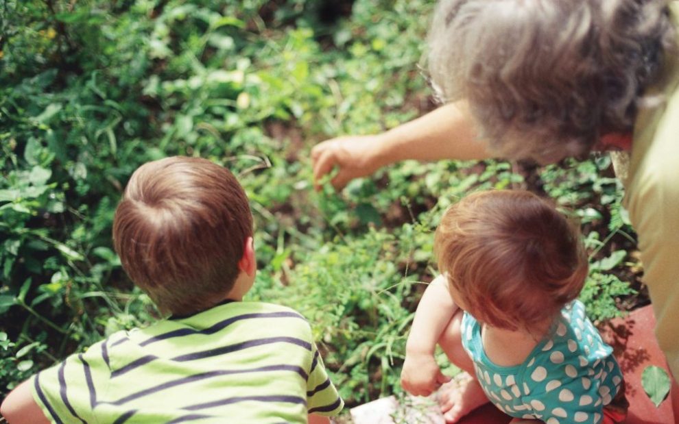 grandmother-with-grandchildren