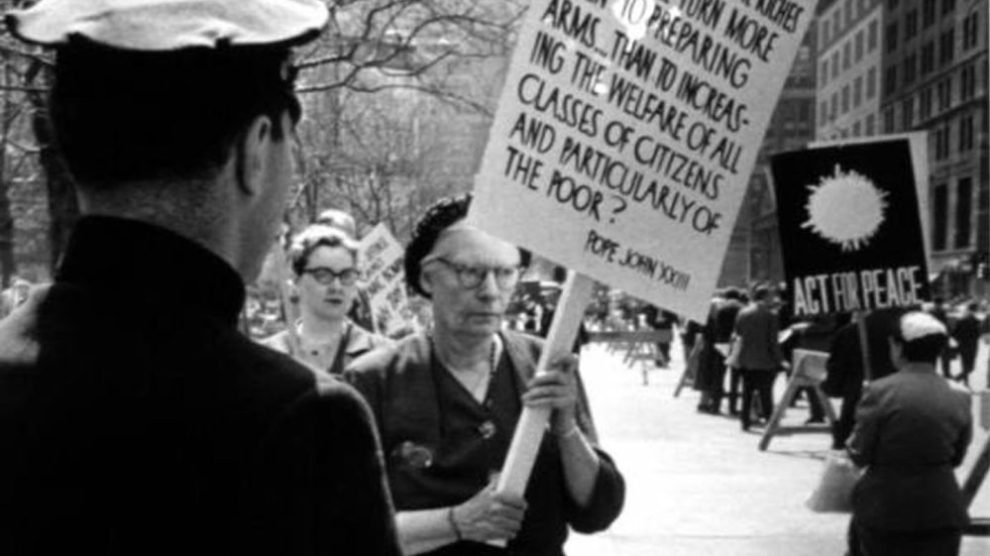 dorothy-day-protests-at-city-hall