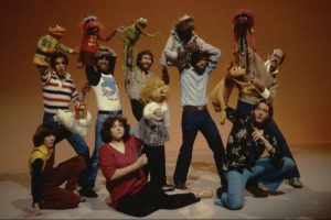 jim-henson-and-crew-with-muppets