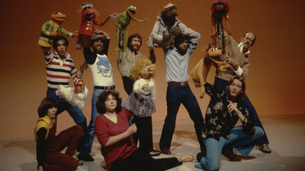 jim-henson-and-crew-with-muppets