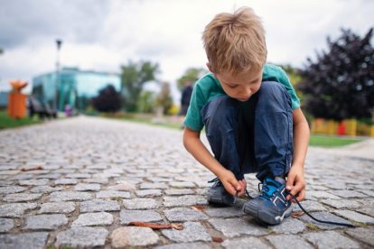 small-child-tying-shoes