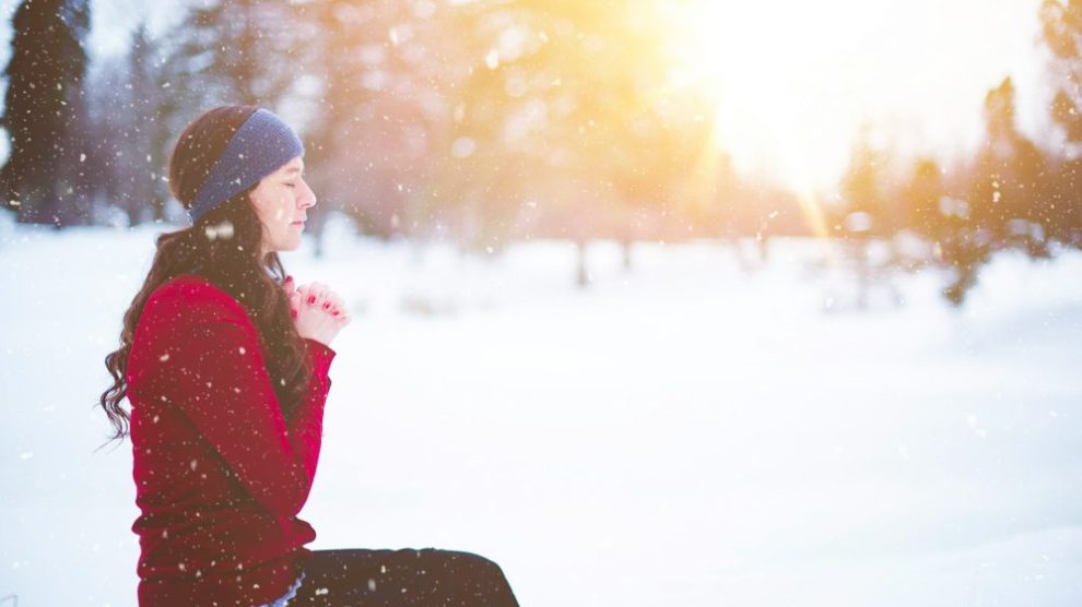 woman-praying-in-snow