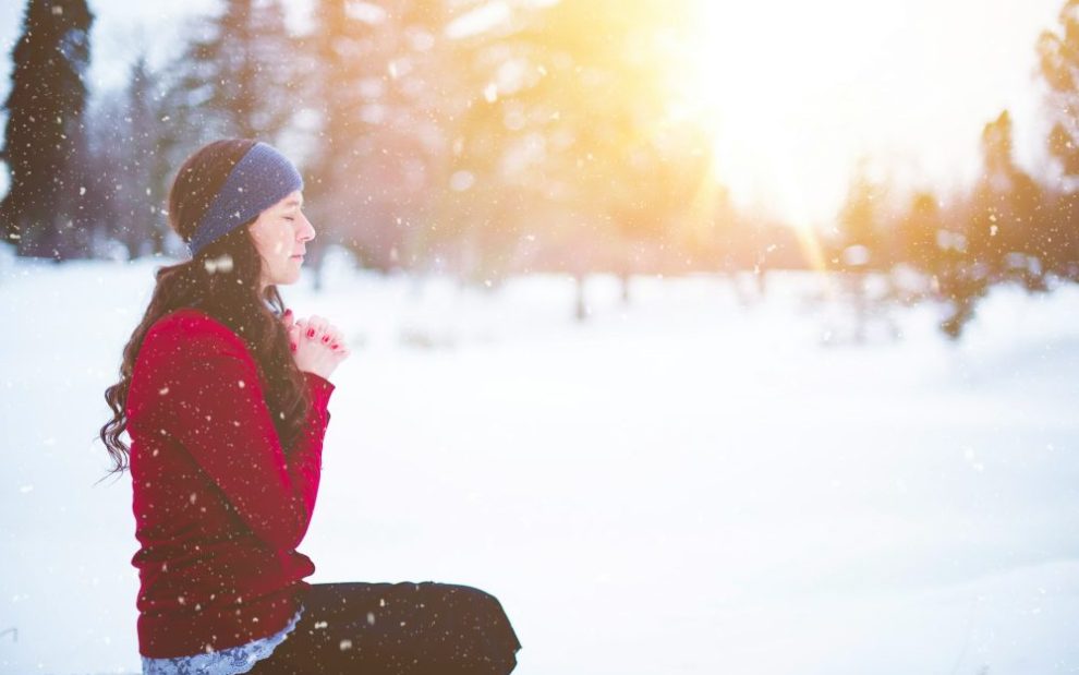 woman-praying-in-snow