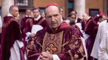 ralph-fiennes-in-conclave