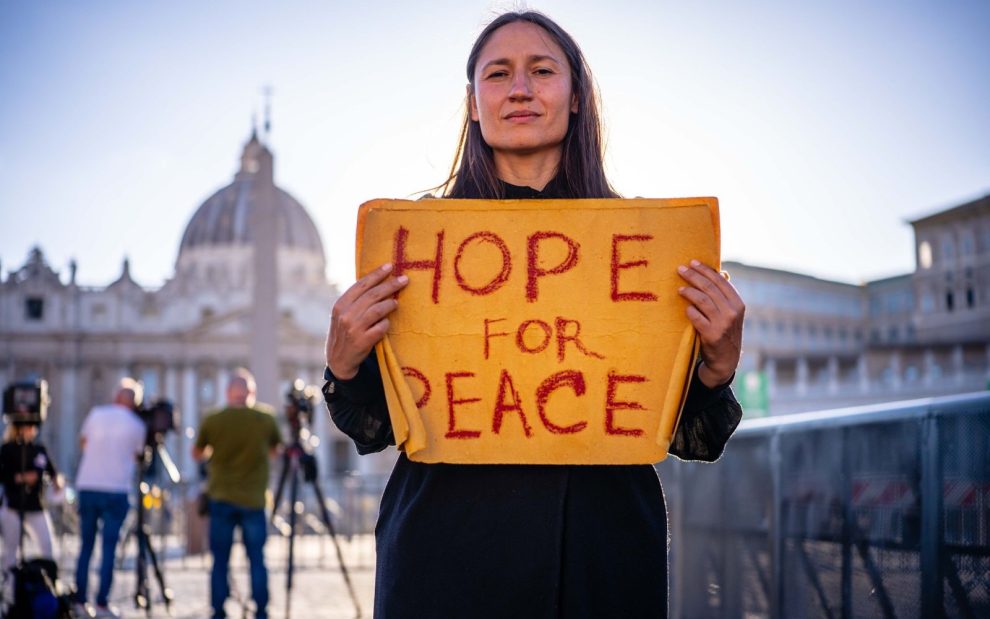 u-s-catholic-woman-with-sign-hope-for-peace