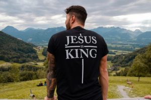 u-s-catholic-man-in-jesus-is-king-t-shirt