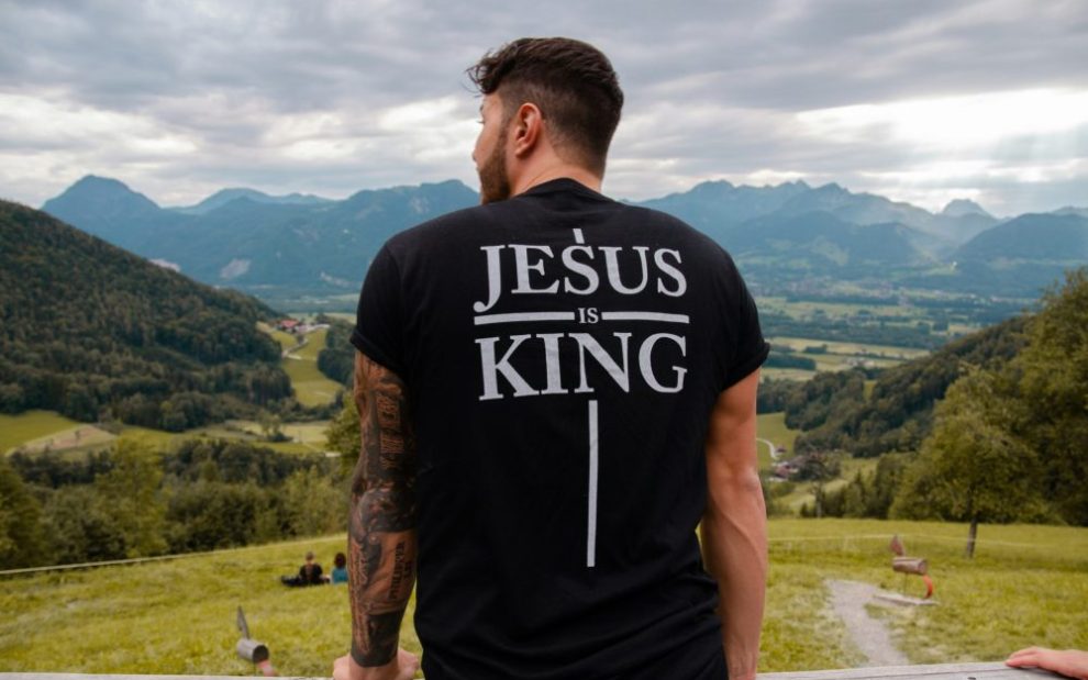 u-s-catholic-man-in-jesus-is-king-t-shirt