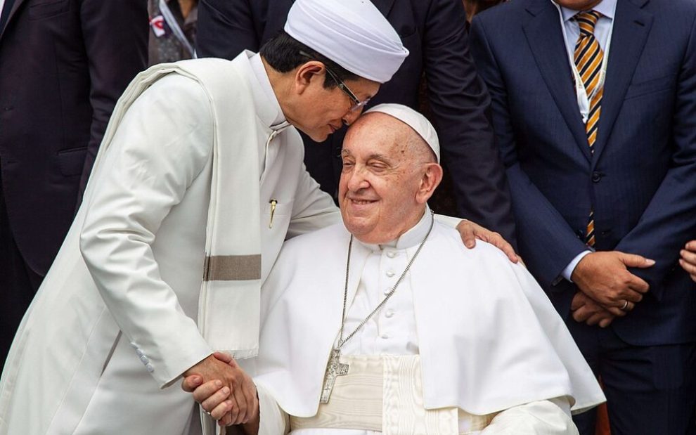 u-s-catholic-pope-francis-with-grand-imam-indonesia