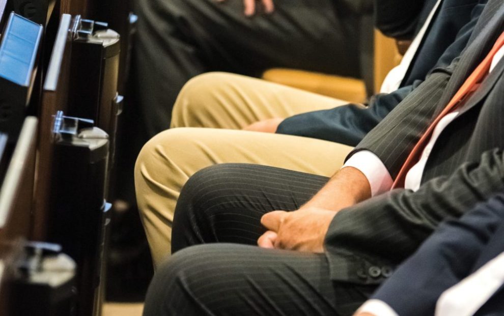 u-s-catholic-people-in-church-pews