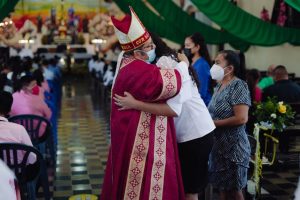 u-s-catholic-bishop-with-parishioners