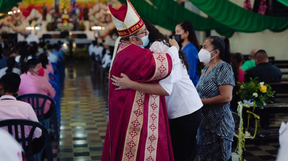 u-s-catholic-bishop-with-parishioners