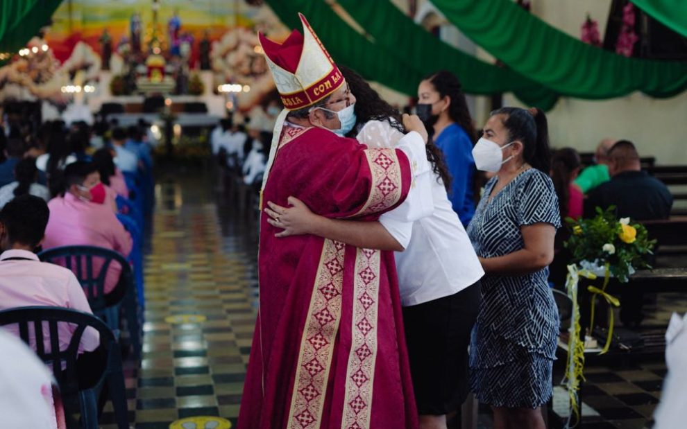 u-s-catholic-bishop-with-parishioners