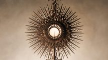 u-s-catholic-eucharist-in-monstrance