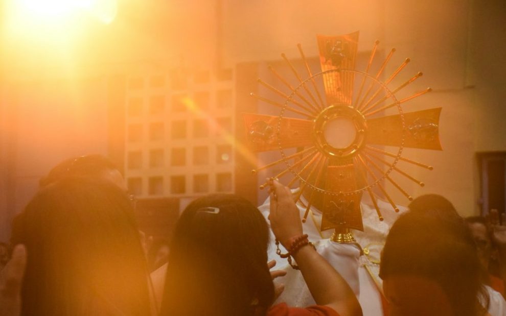 u-s-catholic-latin-mass-adoration