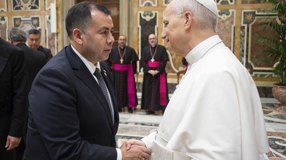 u-s-catholic-pope-leo-speaks-with-lay-catholic