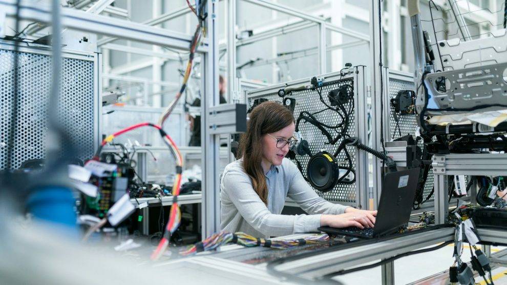 Worker designing and assembling technology