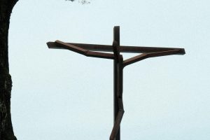 Minimalist sculpture of a crucifix