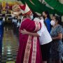 u-s-catholic-bishop-with-parishioners