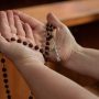u-s-catholic-person-holding-rosary