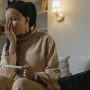 woman-holding-pregnancy-test