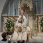 priest-celebrates-traditional-latin-mass
