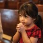 u-s-catholic-young-girl-praying-in-pews